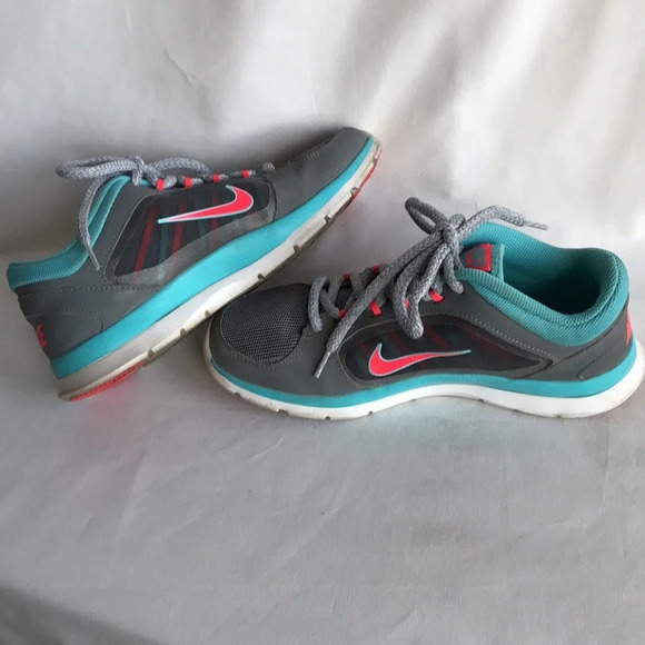 Nike Training gray/aqua/orange athletic shoes, size 8 - Picture 3 of 8